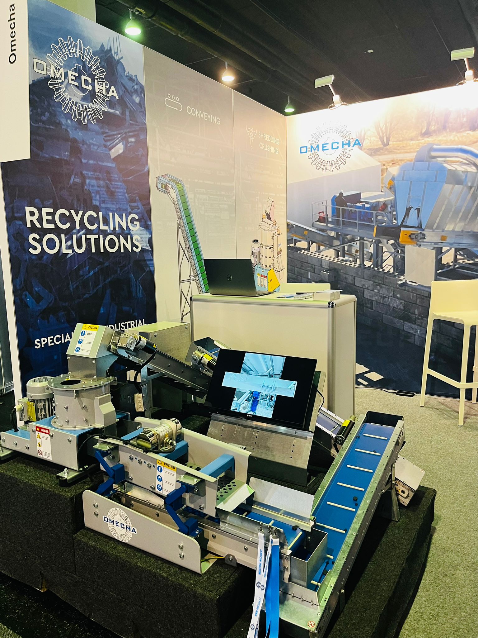 Recycling-Technologie am Messestand von Omecha