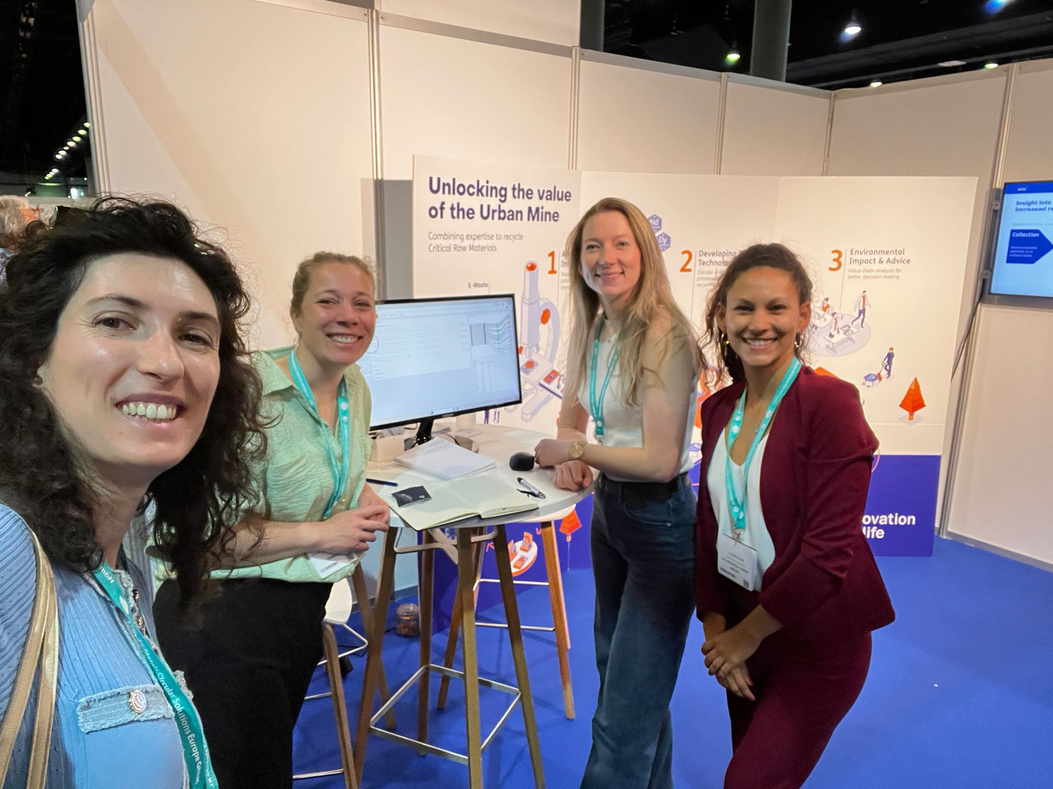 Das KIBARtronik-Team am Stand 'Unlocking the value of the Urban Mine'